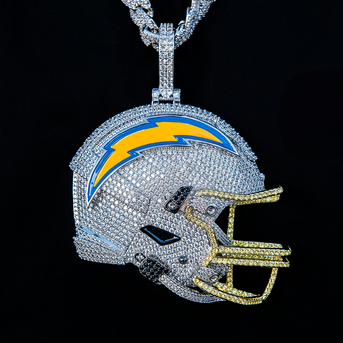 GLD Men Giant Los Angeles Chargers Official NFL Helmet Pendant