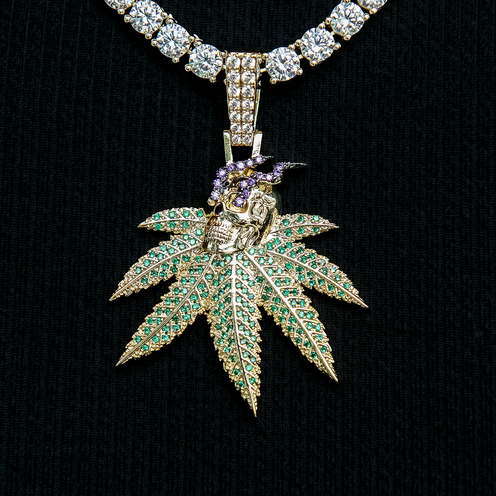 GLD Men Smoking Skull Leaf Pendant - Yellow Gold