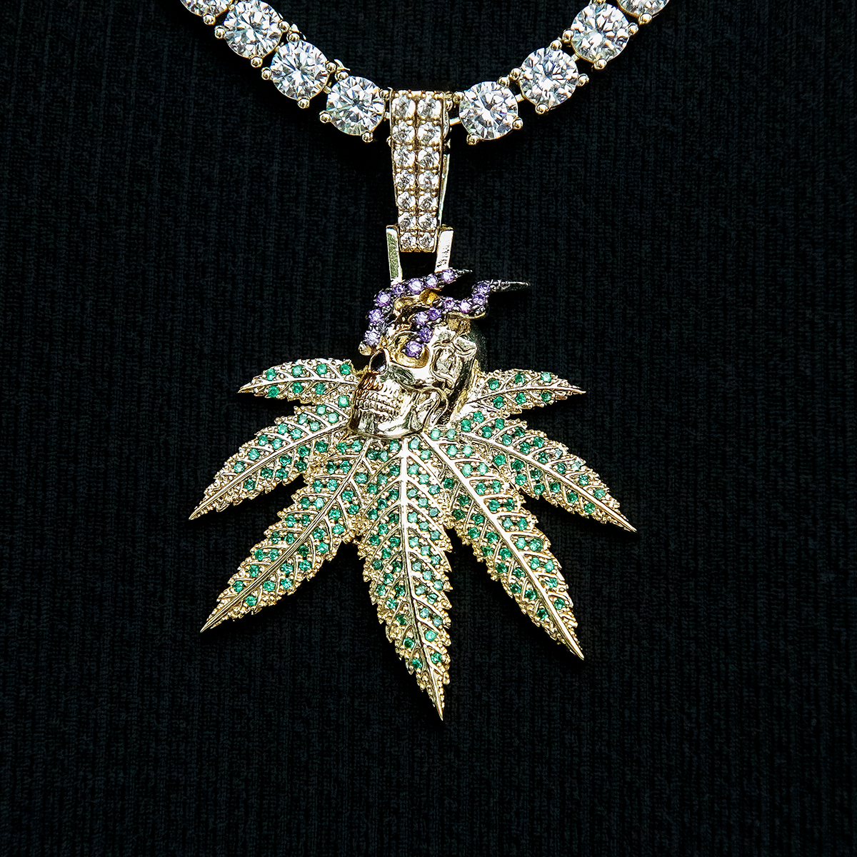 GLD Men Smoking Skull Leaf Pendant - Yellow Gold