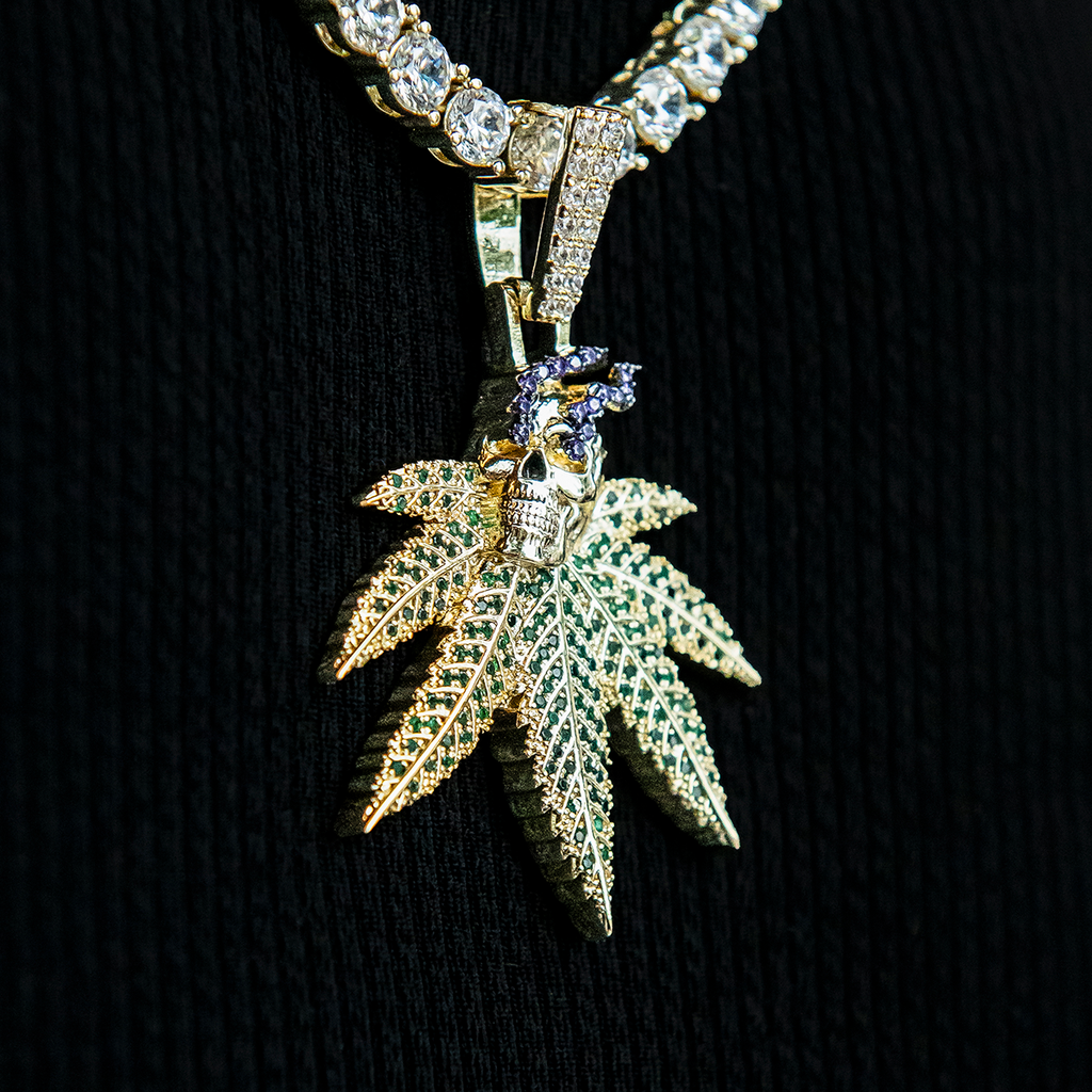 GLD Men Smoking Skull Leaf Pendant - Yellow Gold