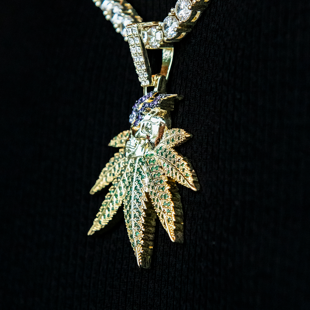 GLD Men Smoking Skull Leaf Pendant - Yellow Gold