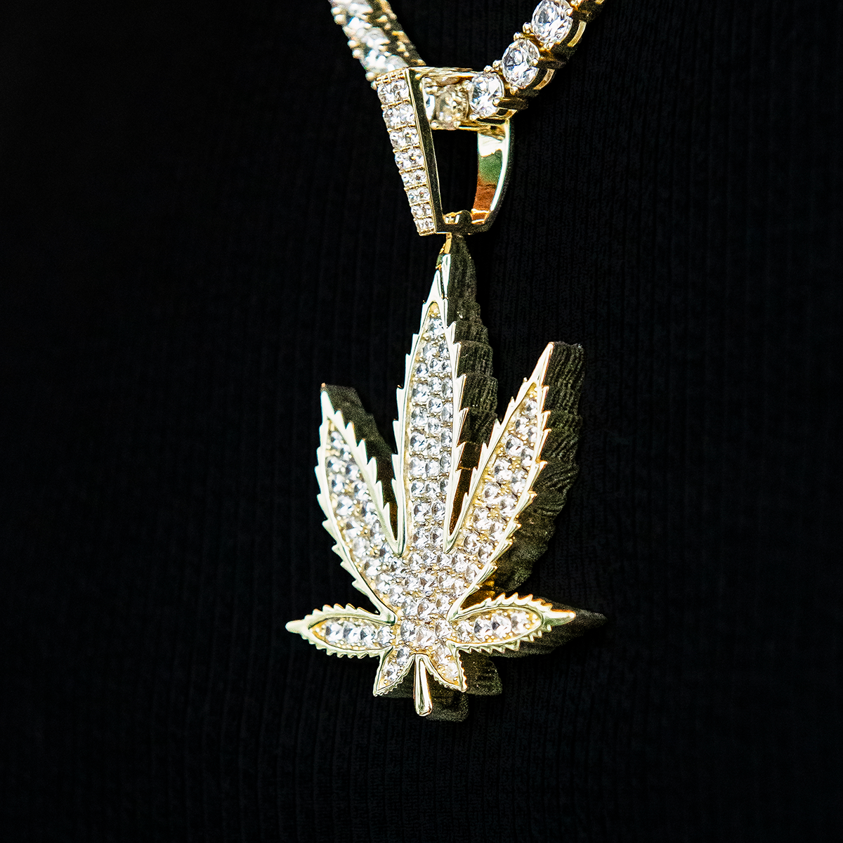 GLD Women Large Diamond Weed Leaf Pendant - Yellow Gold