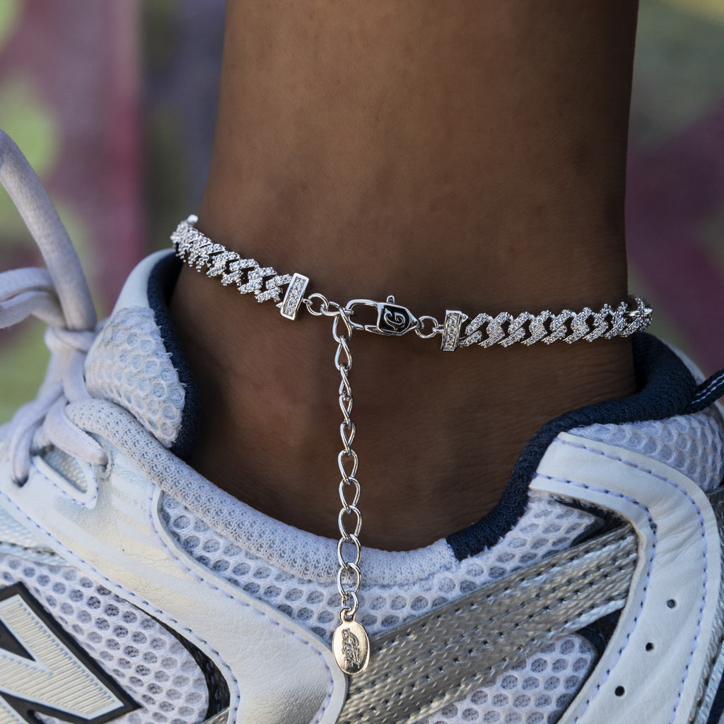 GLD Women Butterfly Diamond Prong Cuban Anklet in White Gold