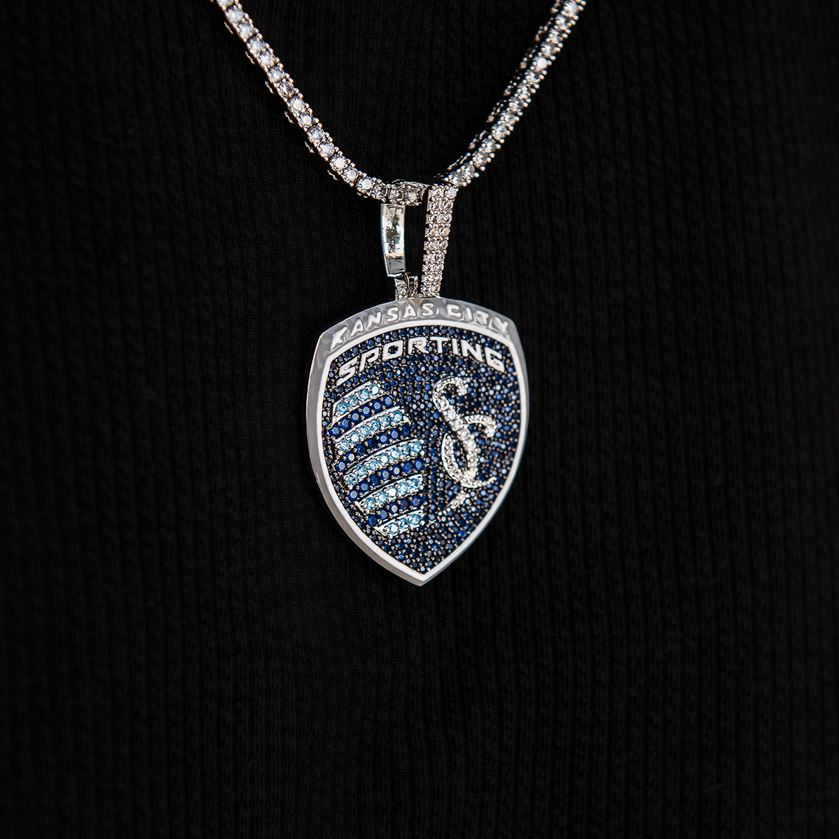 GLD Men Sporting Kansas City Official MLS Logo Pendant in White Gold