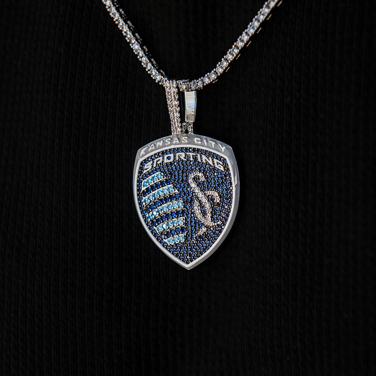 GLD Men Sporting Kansas City Official MLS Logo Pendant in White Gold
