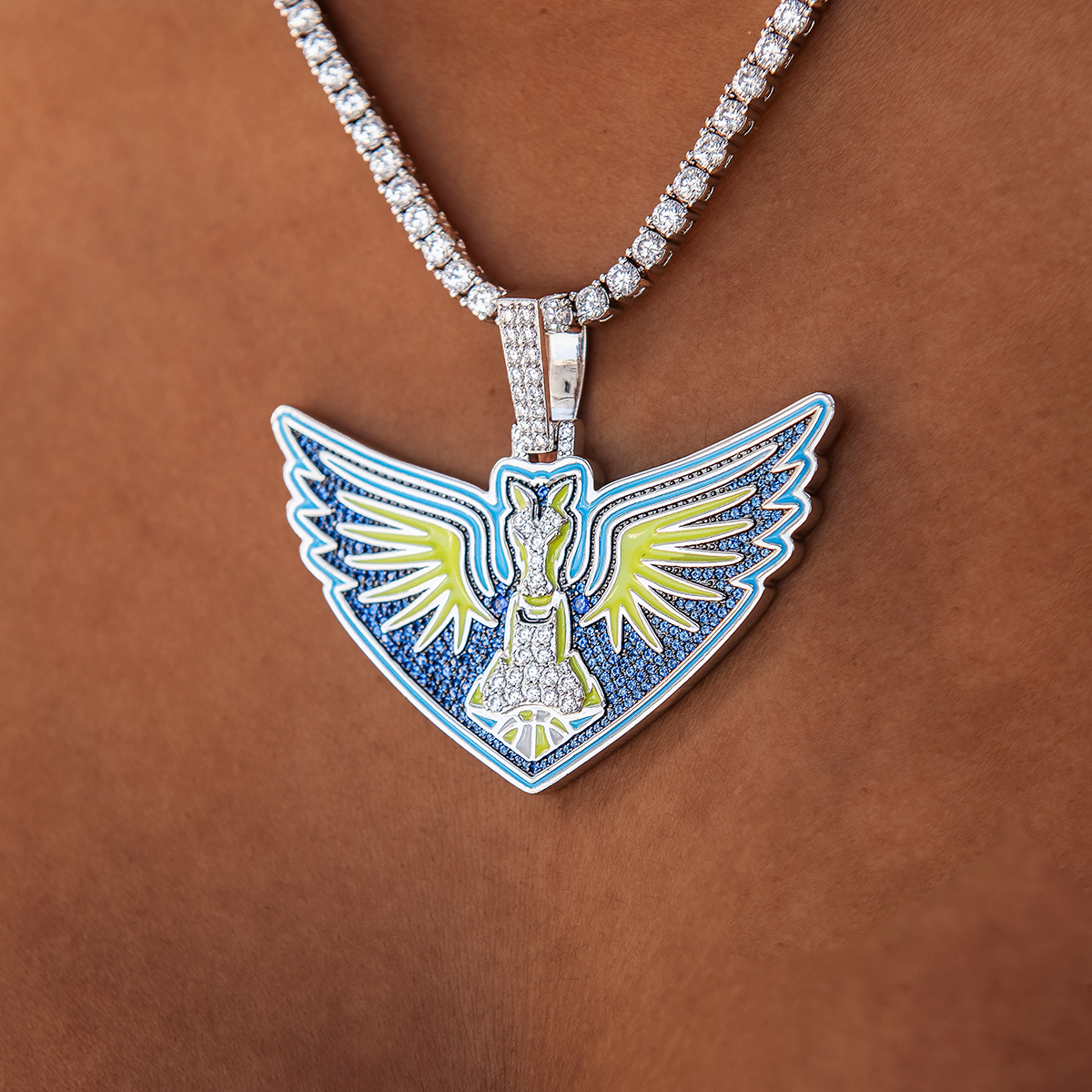 GLD Women Dallas Wings Official WNBA Logo Pendant in White Gold