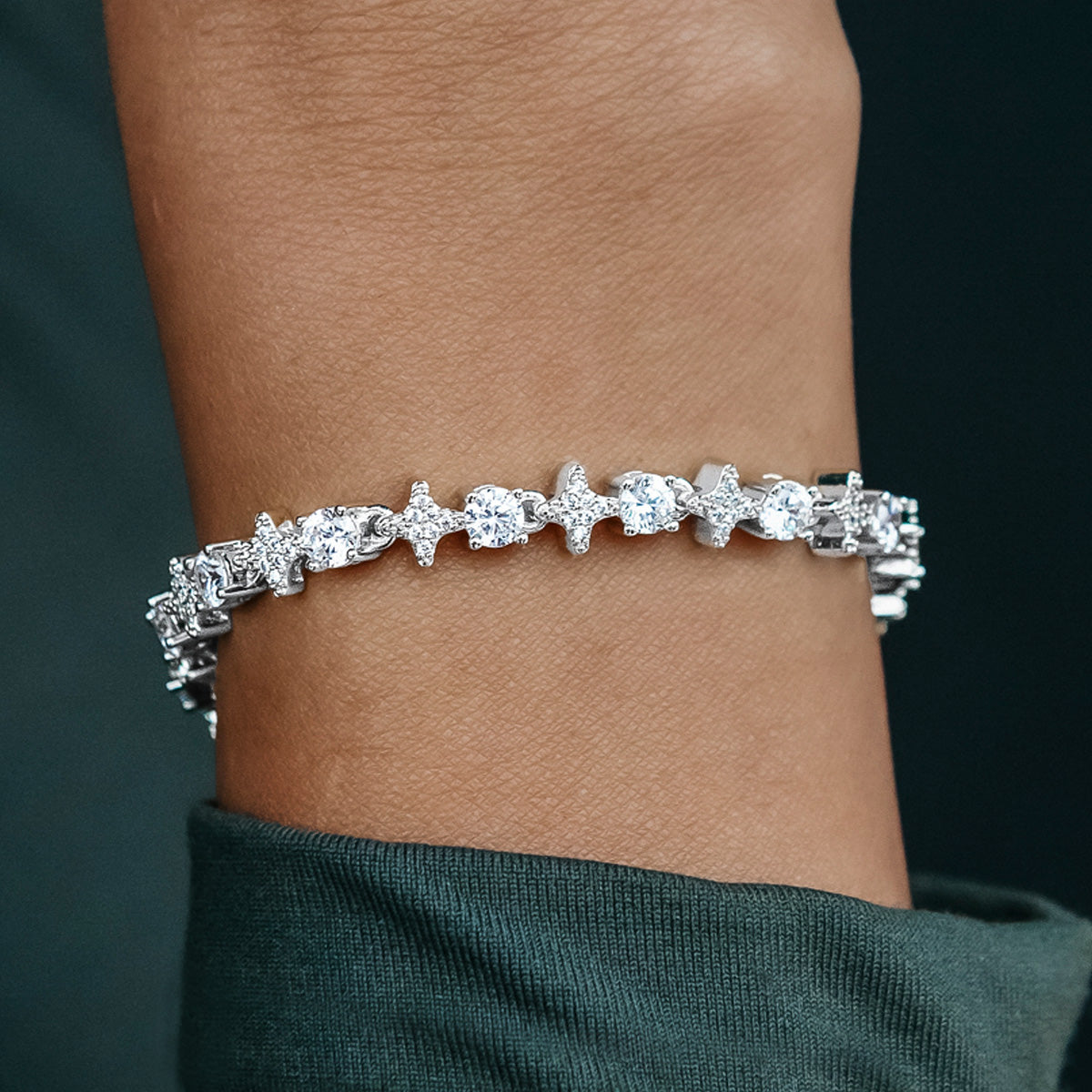 GLD Women Round Stone Star Tennis Bracelet in White Gold