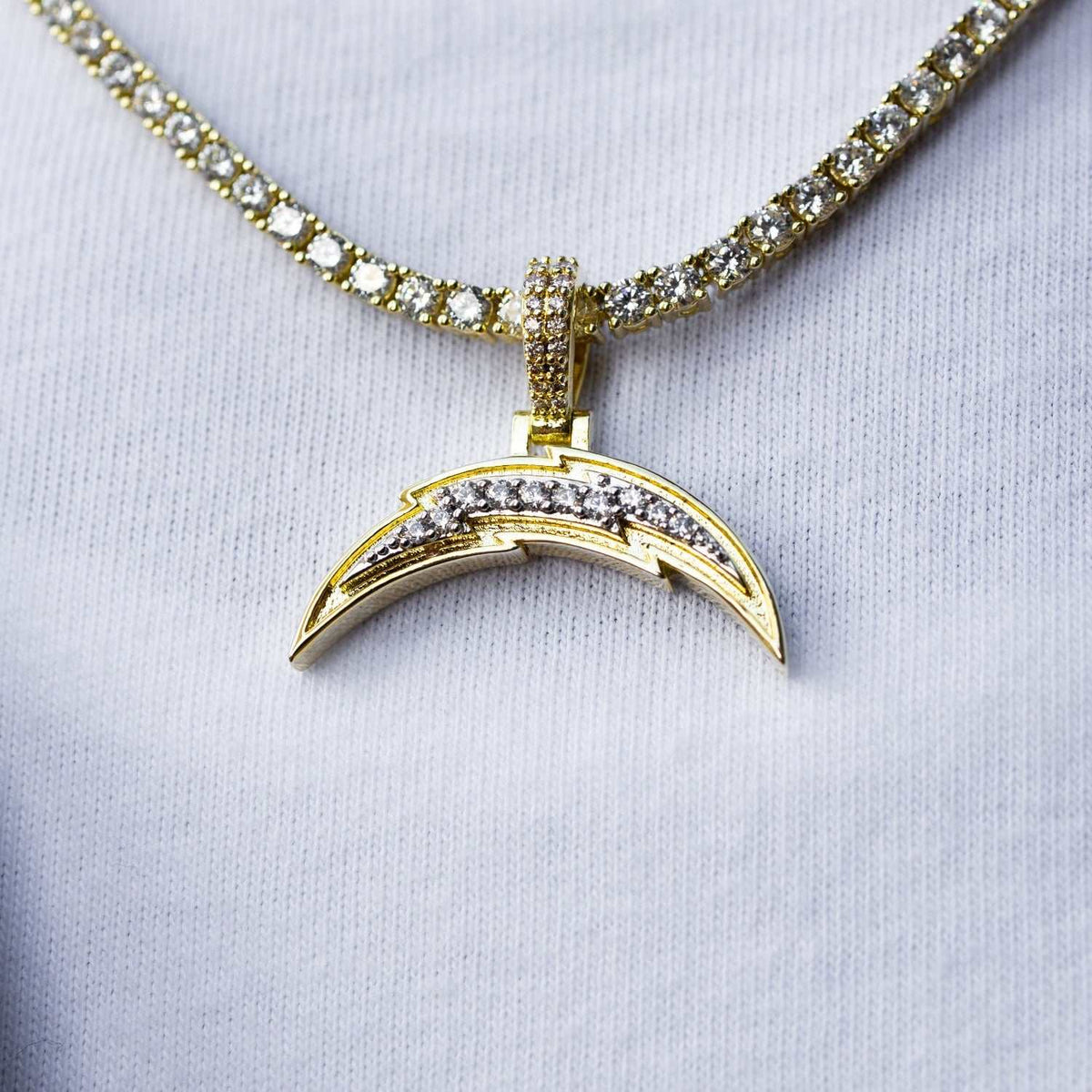 GLD Men Los Angeles Chargers Official NFL Micro Logo Pendant - Yellow Gold
