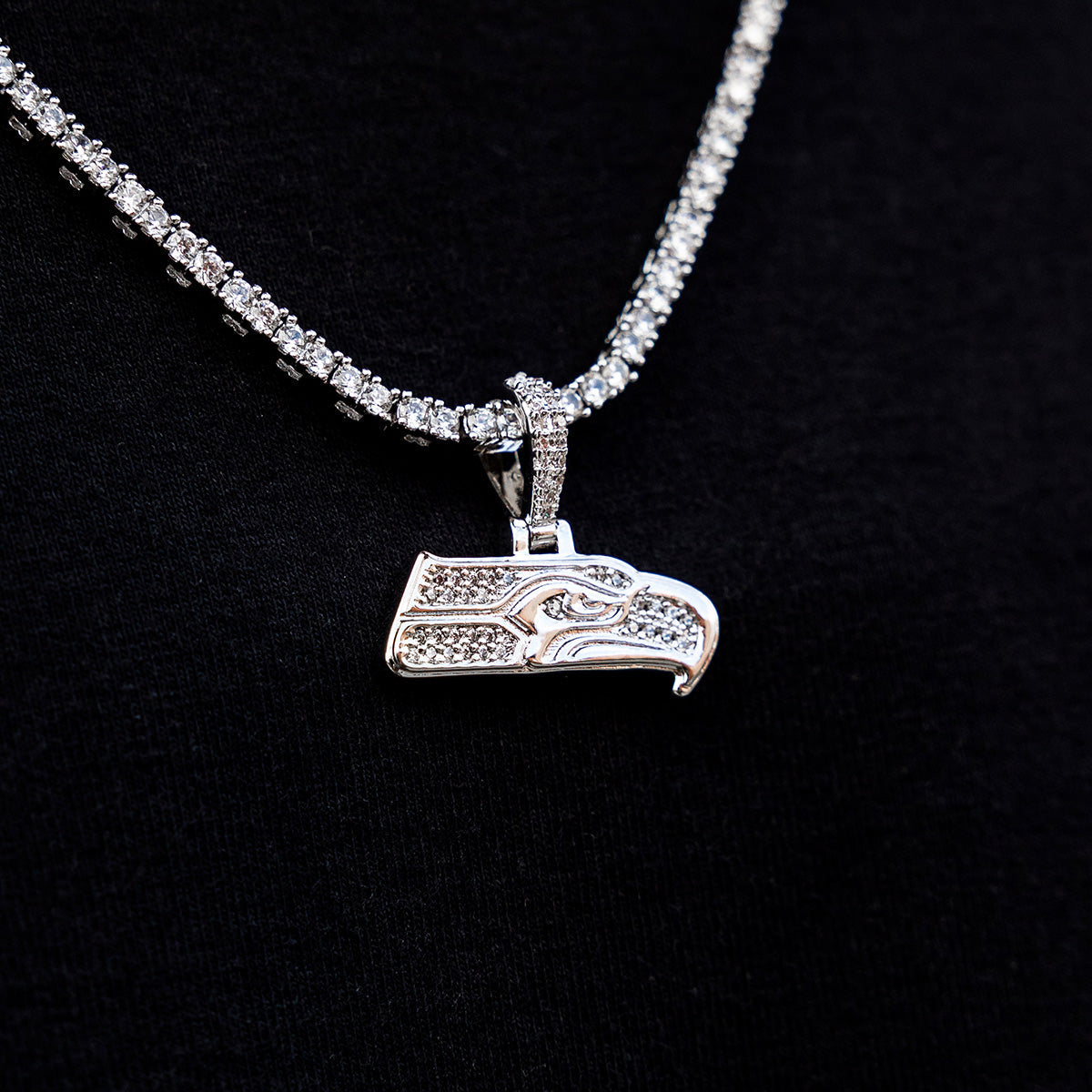 GLD Men Seattle Seahawks Official NFL Micro Logo Pendant