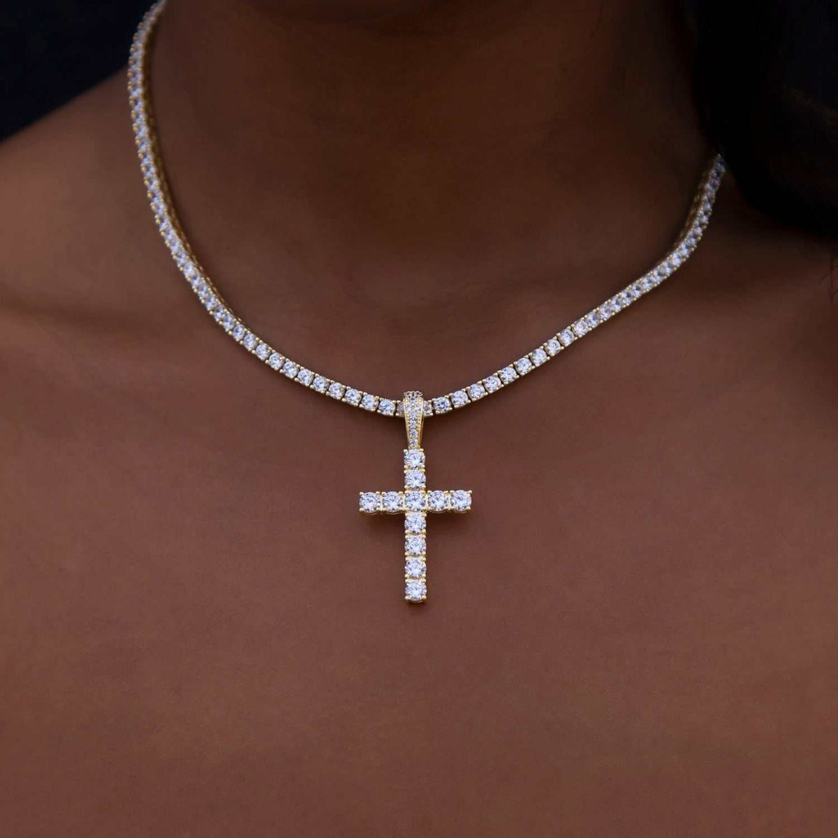 GLD Women Diamond Cross in Yellow Gold