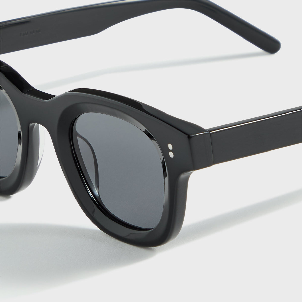 AKILA Apollo Sunglasses - Black / Black