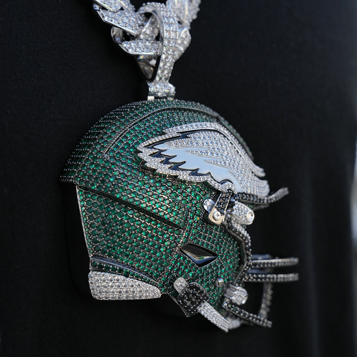 GLD Men Giant Philadelphia Eagles Official NFL Helmet Pendant