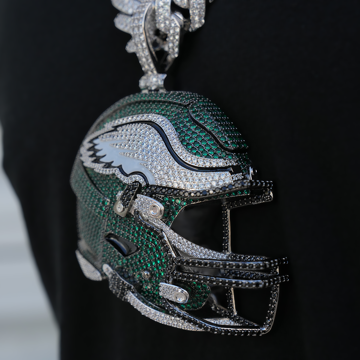 GLD Men Giant Philadelphia Eagles Official NFL Helmet Pendant