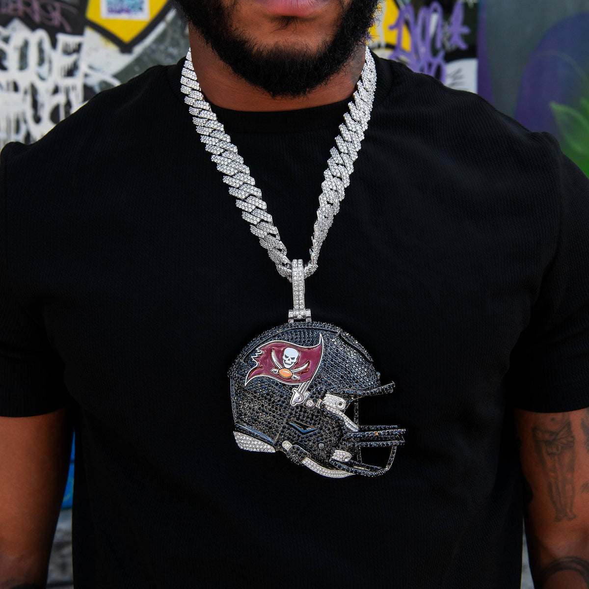 GLD Men Giant Tampa Bay Buccaneers Official NFL Helmet Pendant