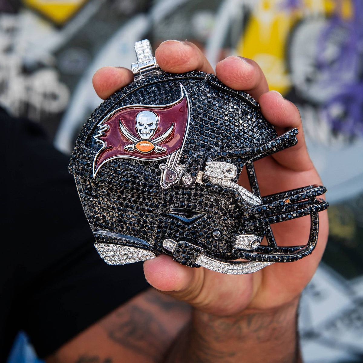 GLD Men Giant Tampa Bay Buccaneers Official NFL Helmet Pendant