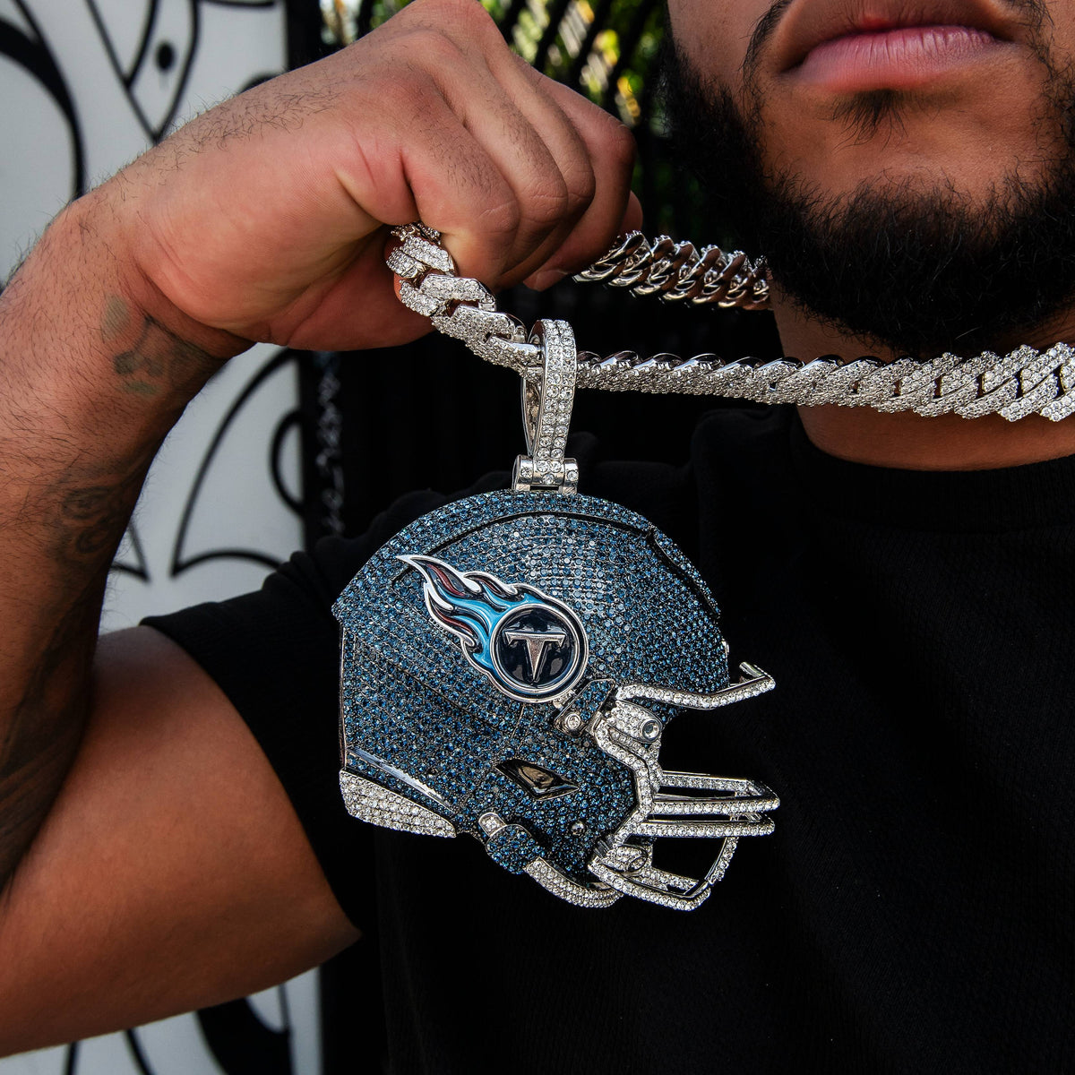 GLD Men Giant Tennessee Titans Official NFL Helmet Pendant
