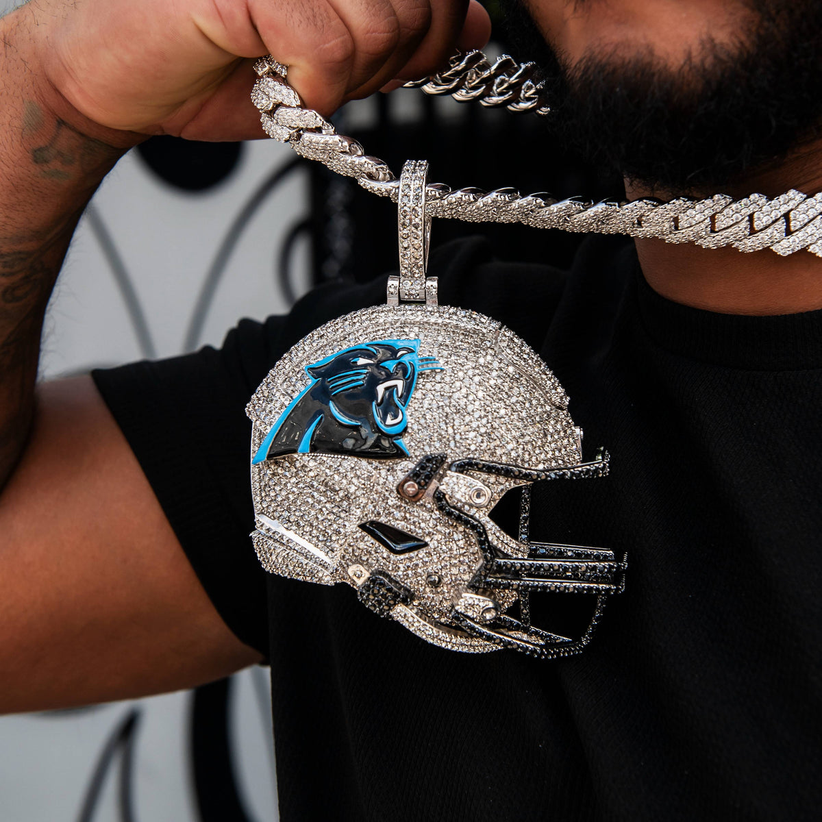 GLD Men Giant Carolina Panthers Official NFL Helmet Pendant