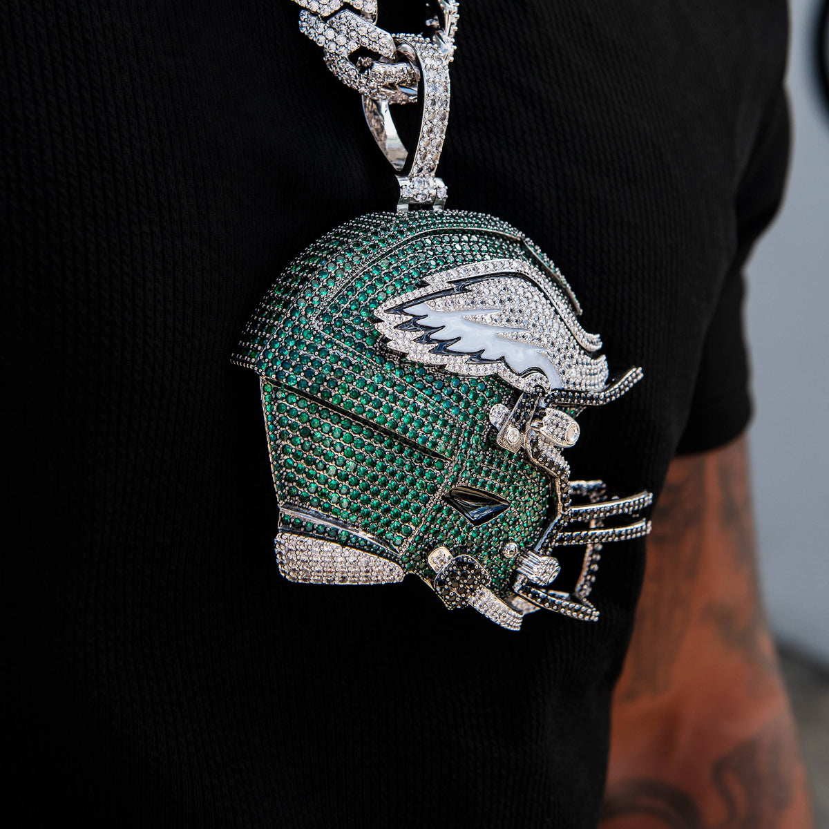 GLD Men Giant Philadelphia Eagles Official NFL Helmet Pendant