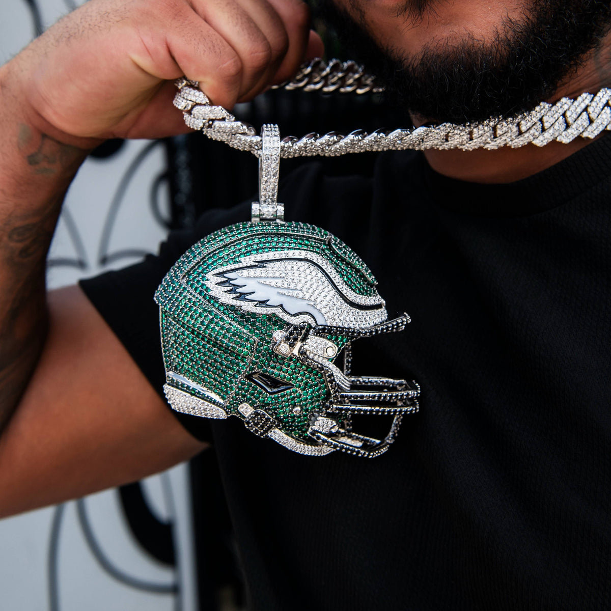 GLD Men Giant Philadelphia Eagles Official NFL Helmet Pendant