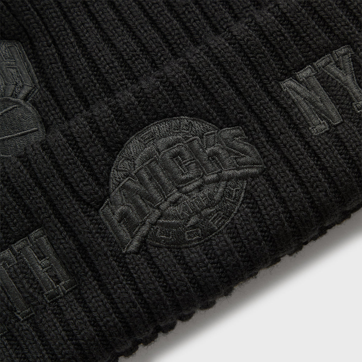 Kith & New Era for the New York Knicks All Over Patches Knit Beanie - Black
