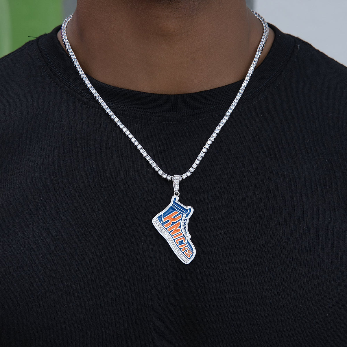 GLD Men New York Knicks Official NBA Sneaker Pendant