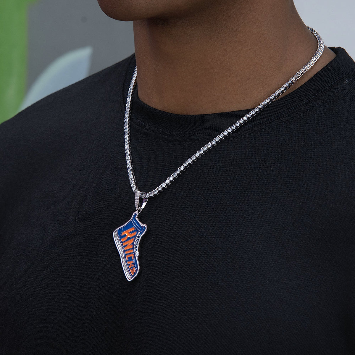 GLD Men New York Knicks Official NBA Sneaker Pendant