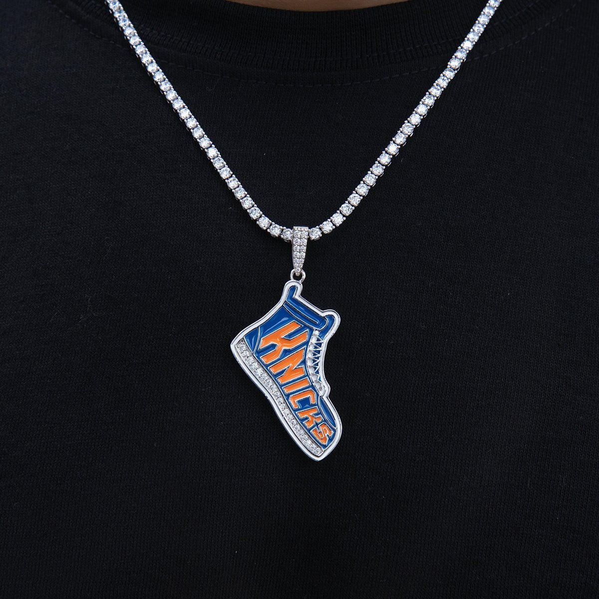 GLD Men New York Knicks Official NBA Sneaker Pendant