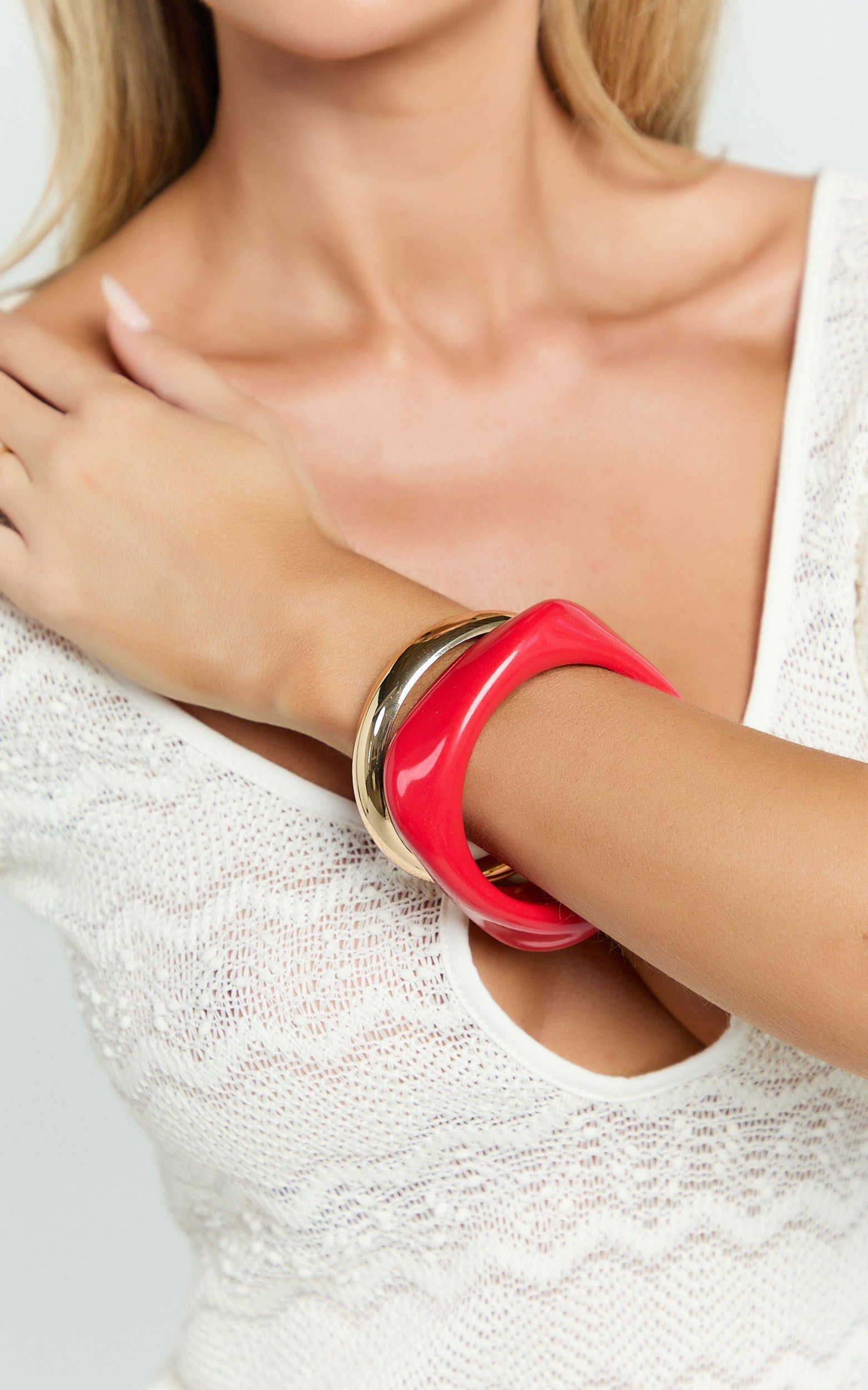 Leauna 2 Pack Bangles in Gold and Red