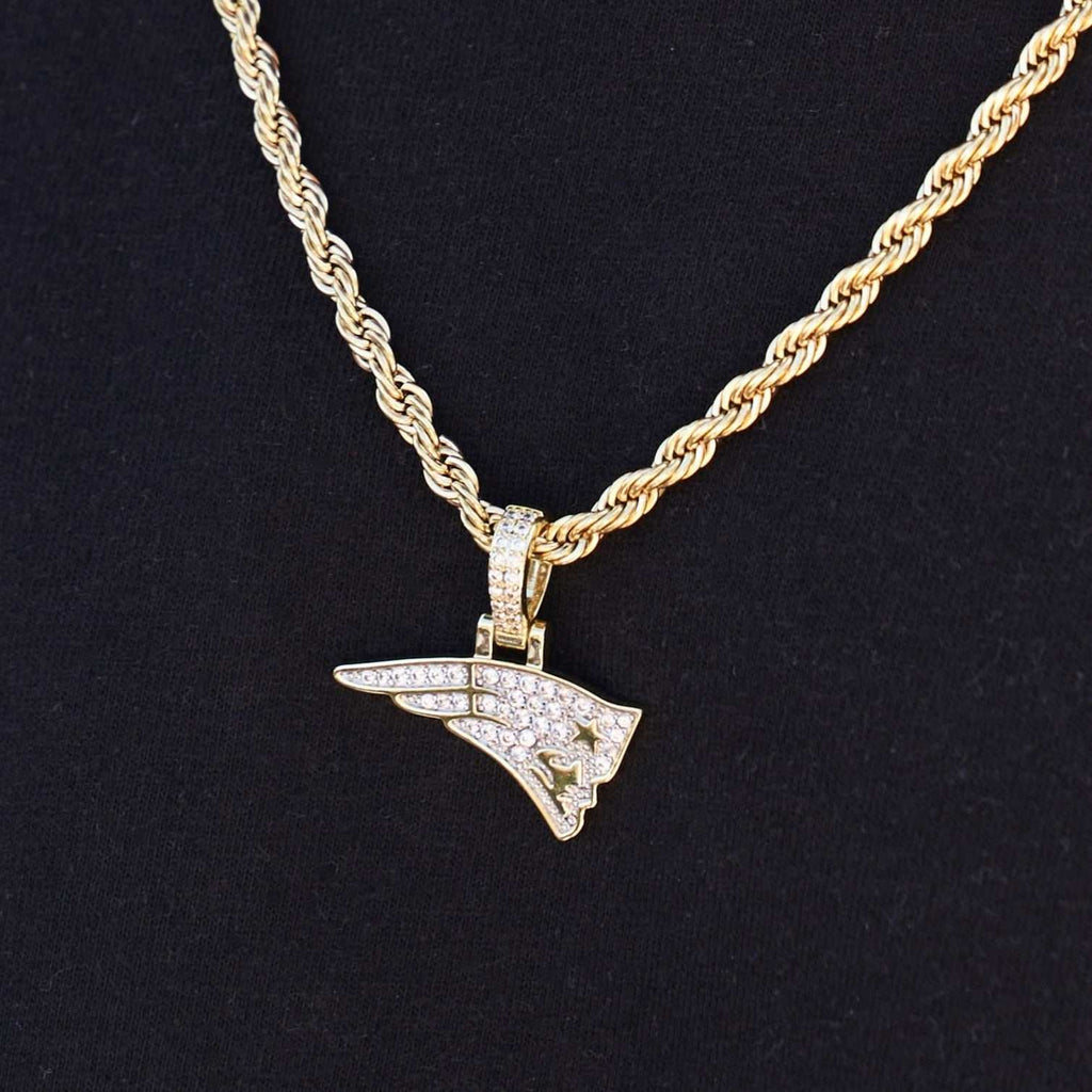 GLD Men New England Patriots Official NFL Micro Logo Pendant - Yellow Gold