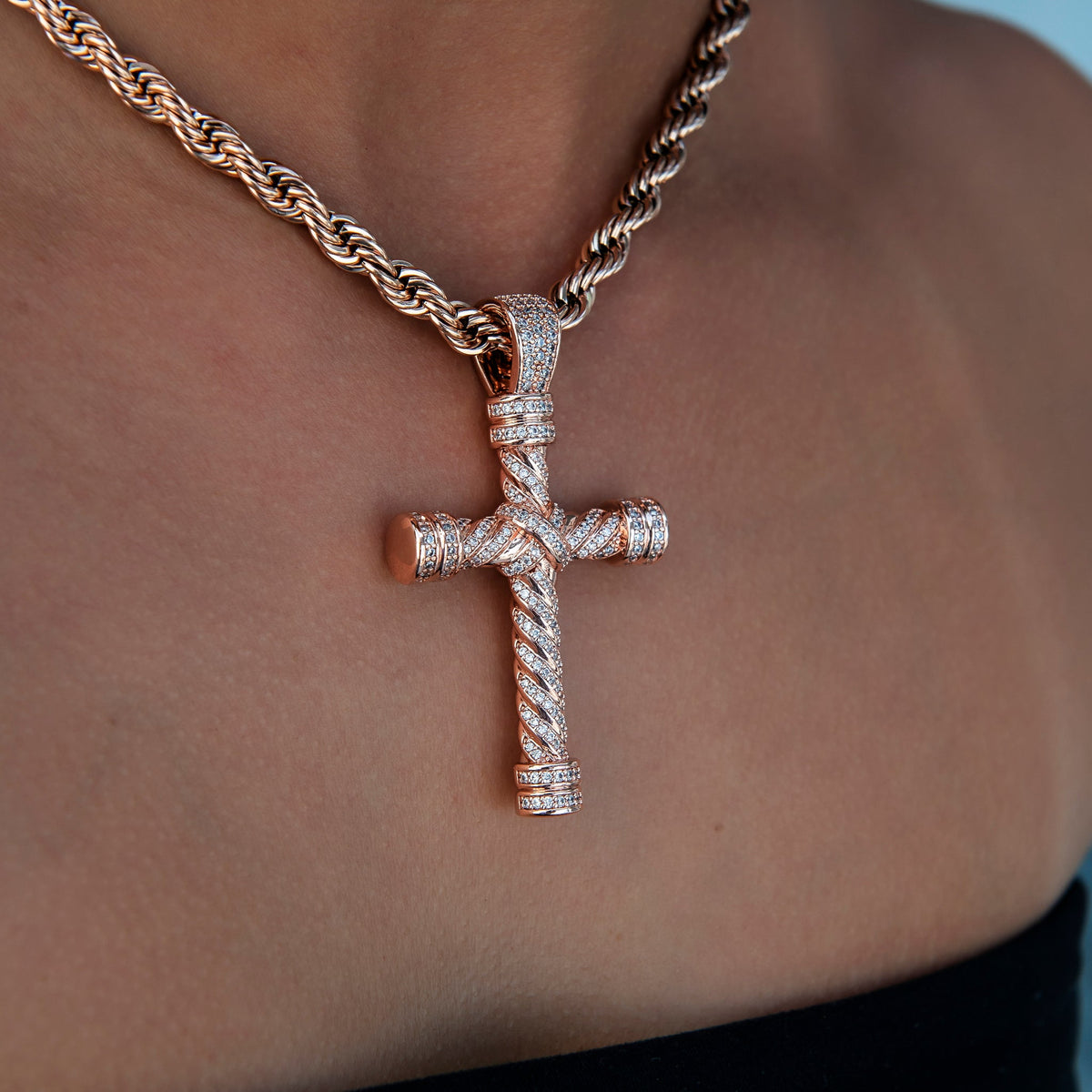 GLD Women Diamond Rope Cross Pendant in Rose Gold
