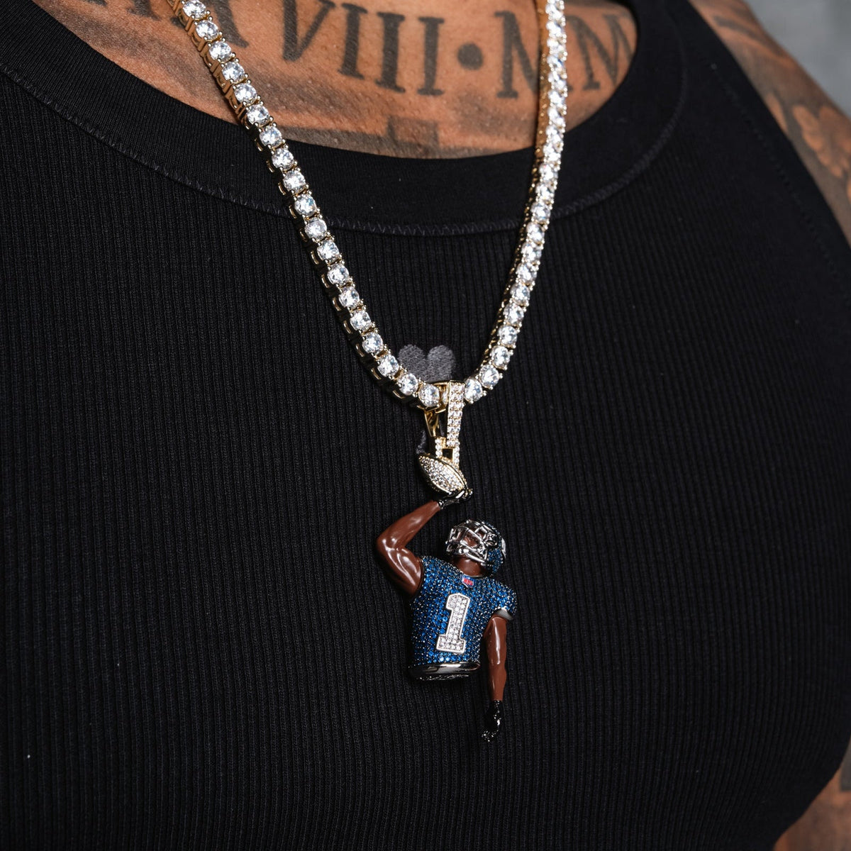 GLD Men Malik Nabers One Handed Catch Pendant in Yellow Gold