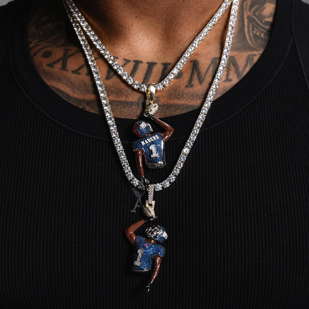 GLD Men Malik Nabers One Handed Catch Pendant in Yellow Gold