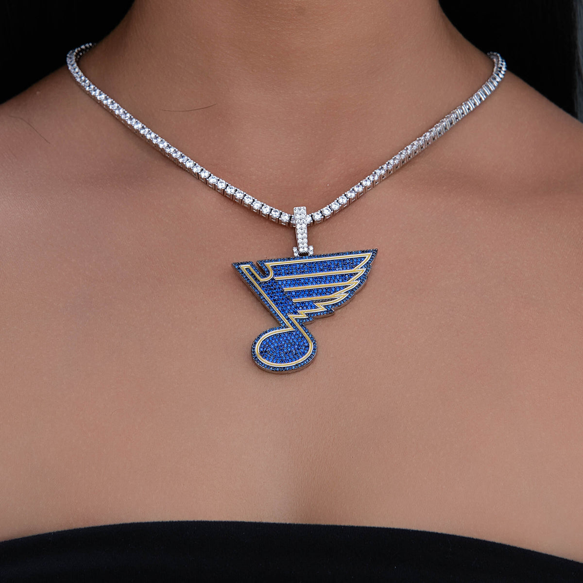 GLD Women St. Louis Blues Official NHL Logo Pendant in White Gold
