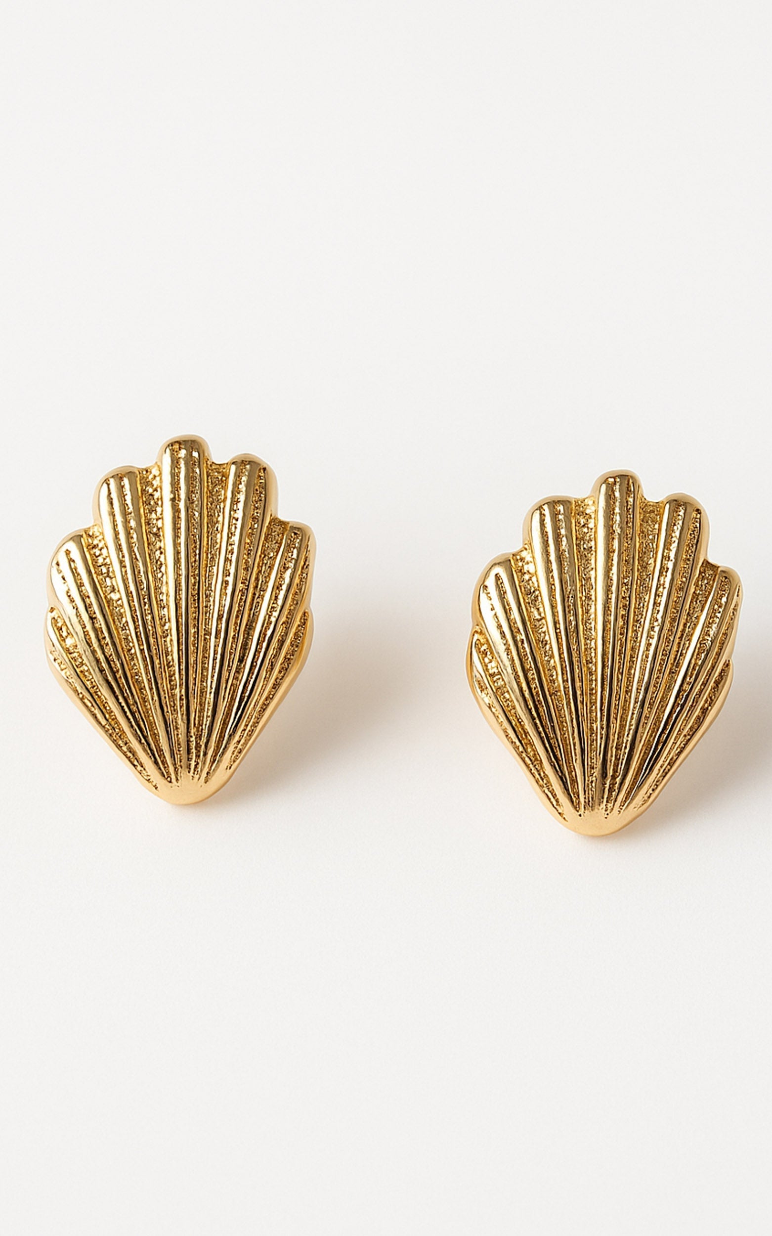 Stephanie Shell Earrings in Gold