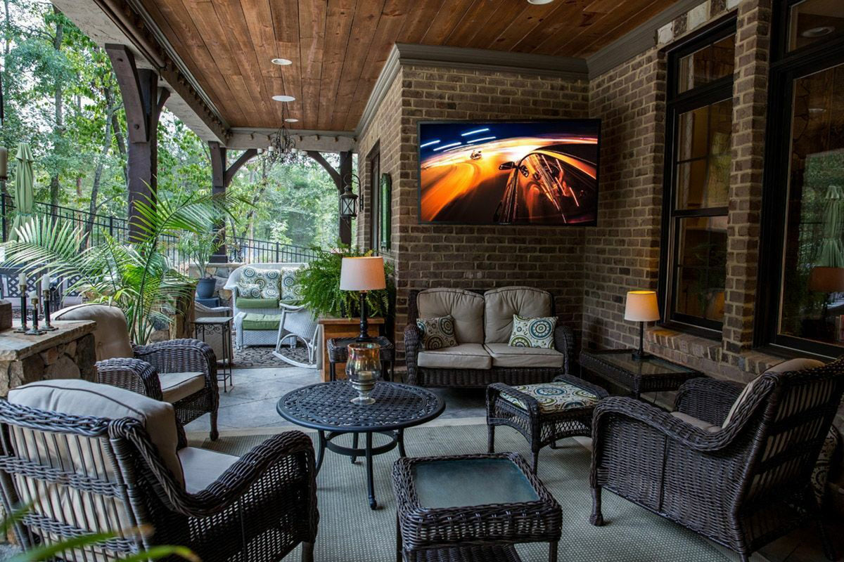 SunBrite 43" Veranda Series Full Shade Outdoor 4K HDR UHD TV - SB-V-43-4KHDR-BL - image 9