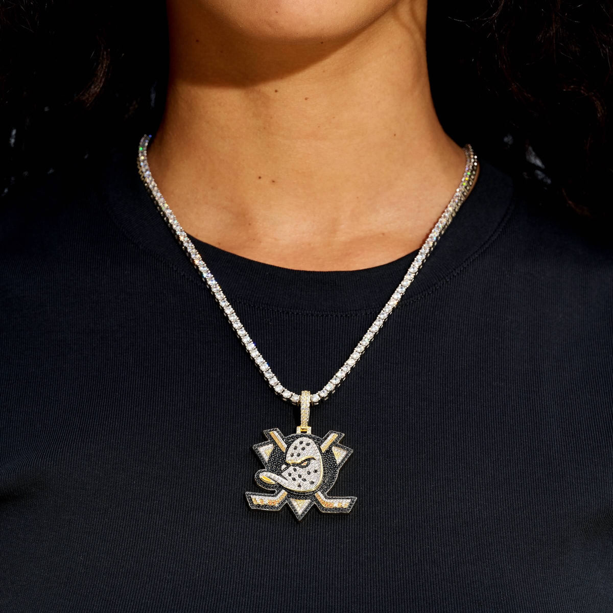 GLD Women Anaheim Ducks Official NHL Logo Pendant in Yellow Gold