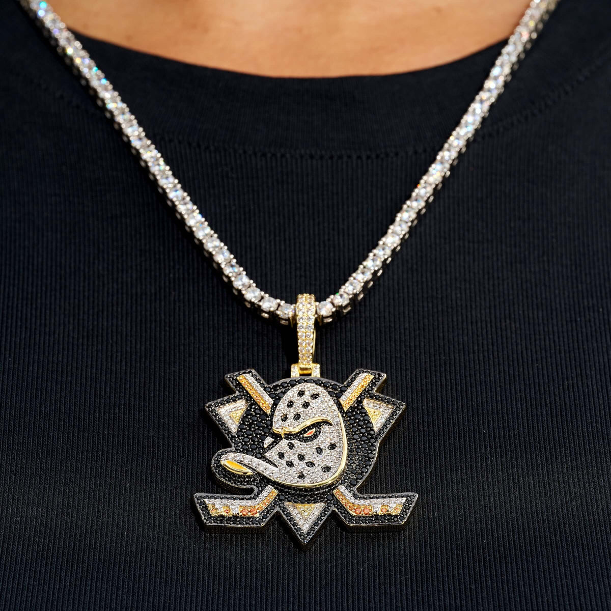 GLD Women Anaheim Ducks Official NHL Logo Pendant in Yellow Gold
