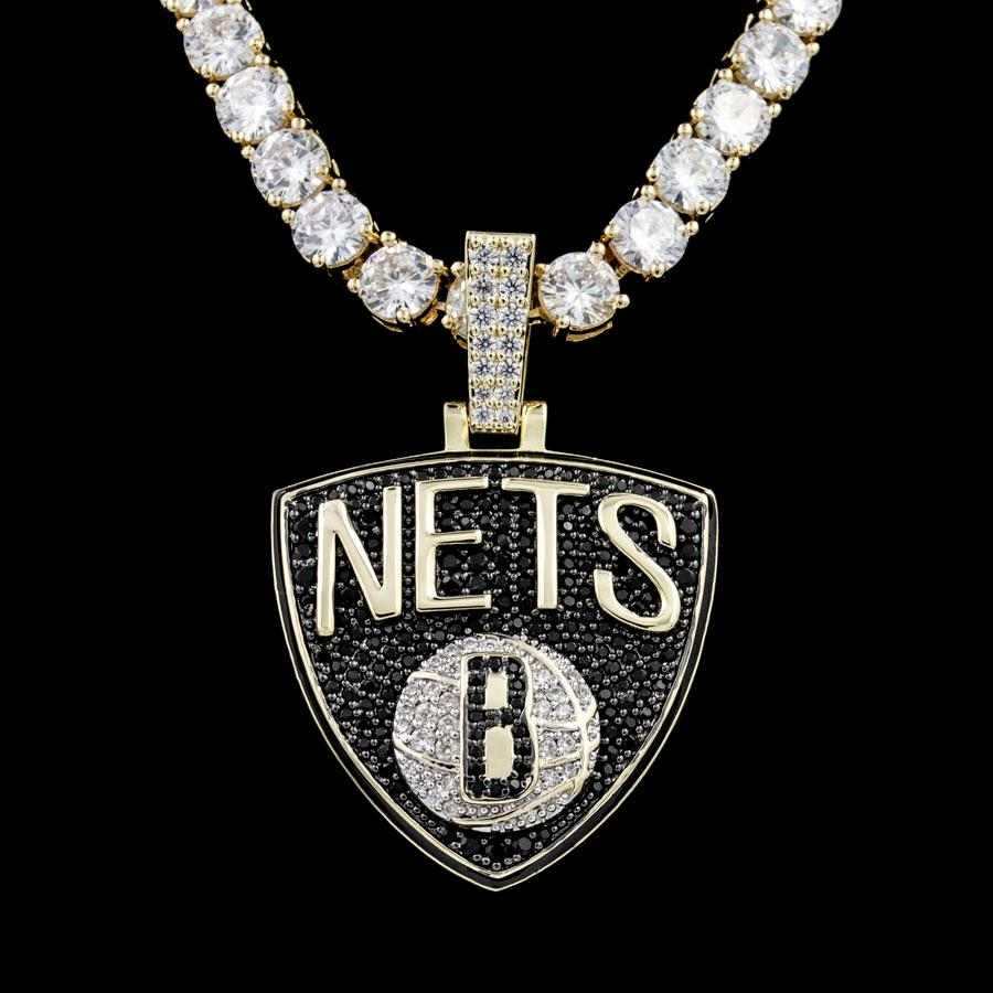 GLD Men Brooklyn Nets Official NBA Logo Pendant in Yellow Gold