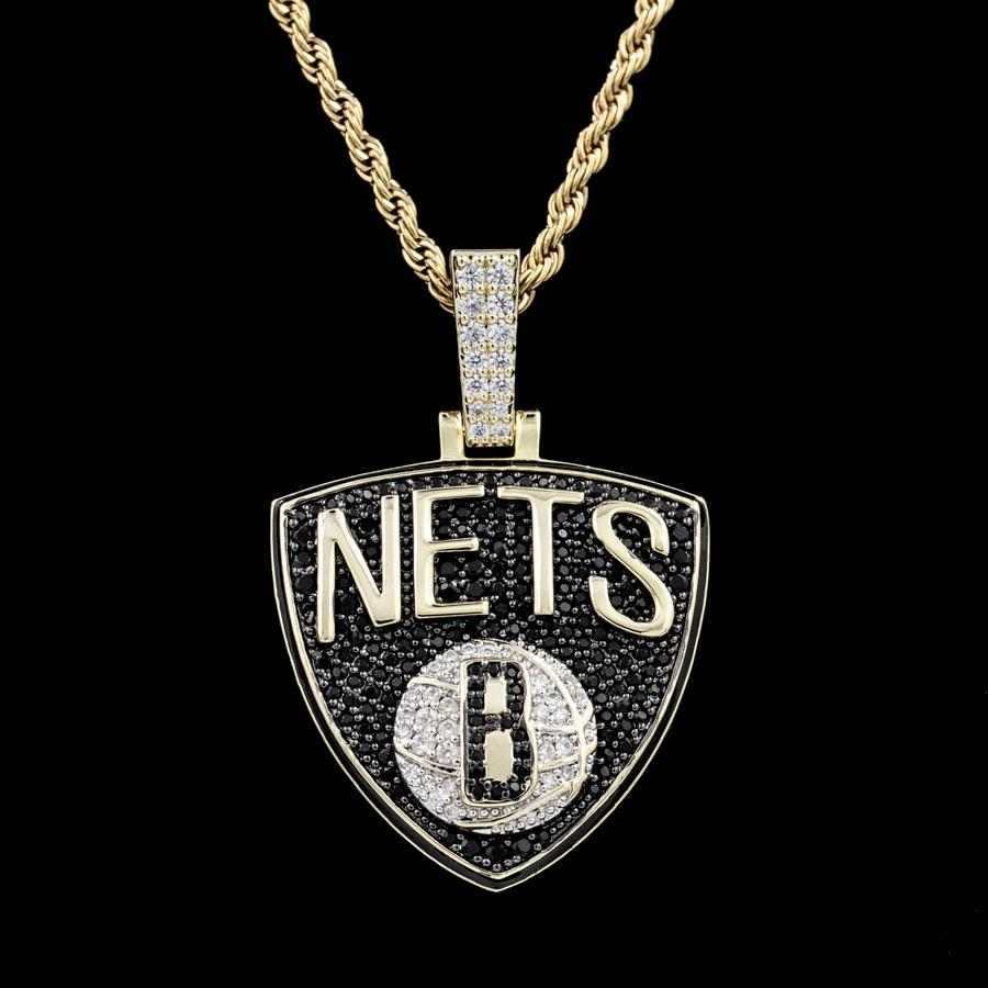 GLD Men Brooklyn Nets Official NBA Logo Pendant in Yellow Gold