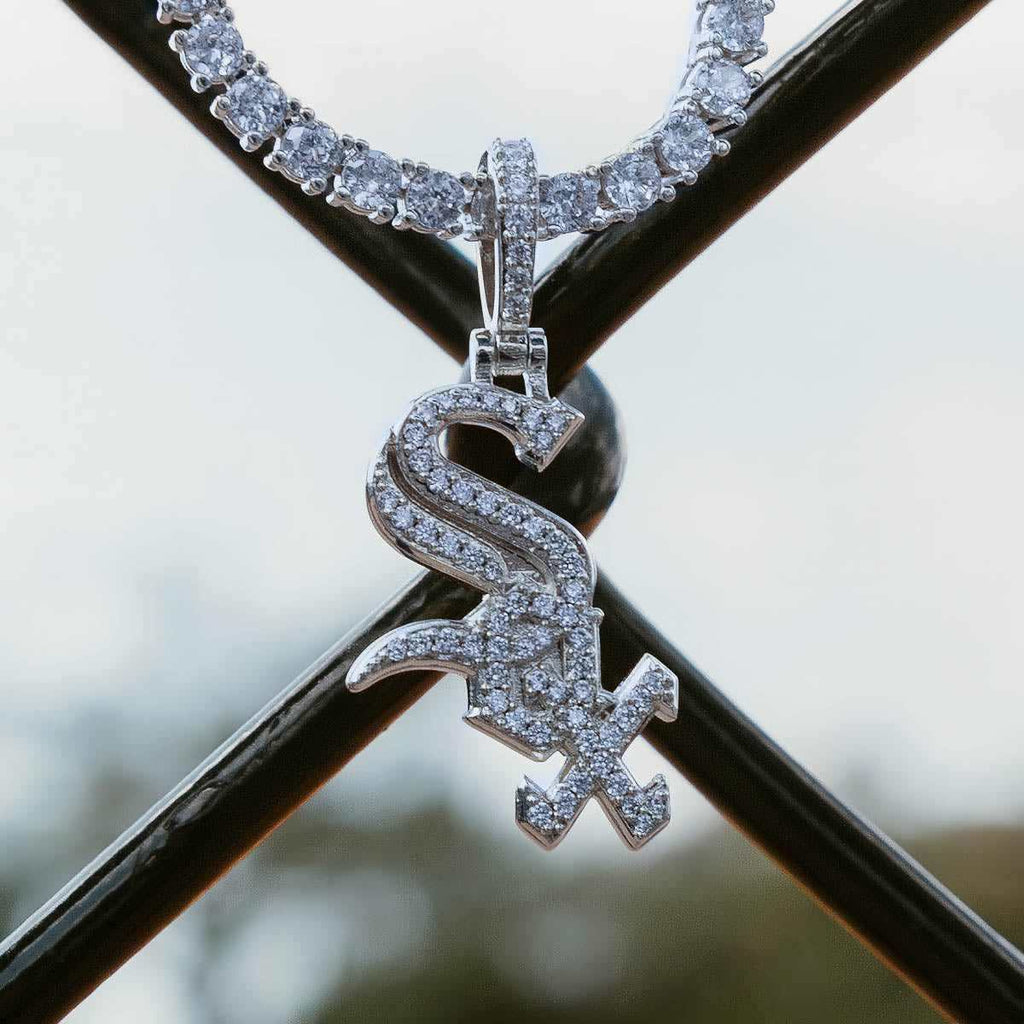 GLD Women Chicago White Sox Official MLB Micro Logo Pendant in White Gold
