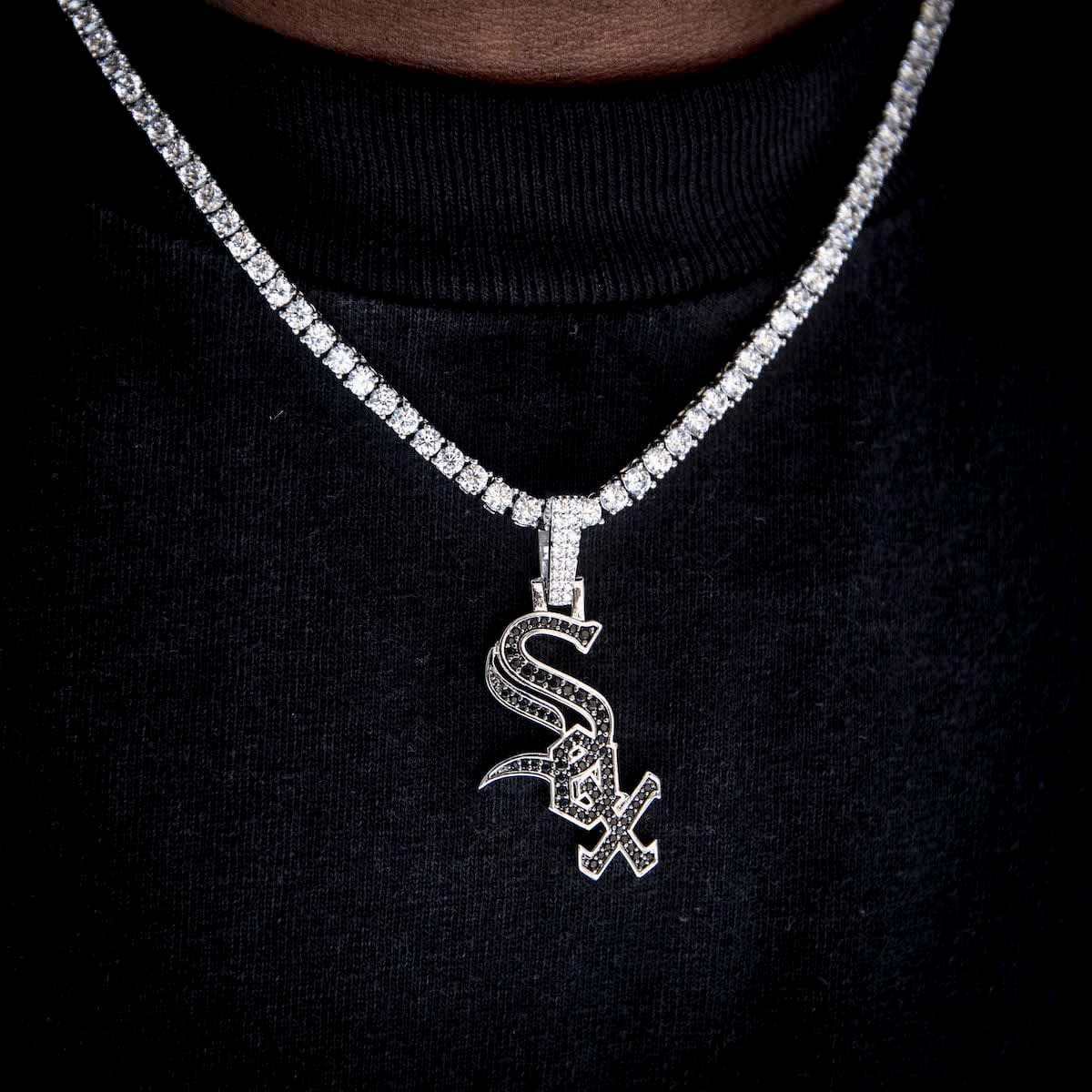 GLD Men Chicago White Sox Official MLB Logo Pendant