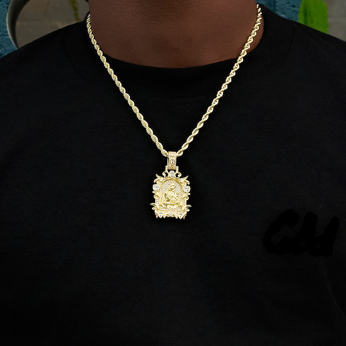 GLD Men Iced Medieval Madonna and Child Pendant in Yellow Gold