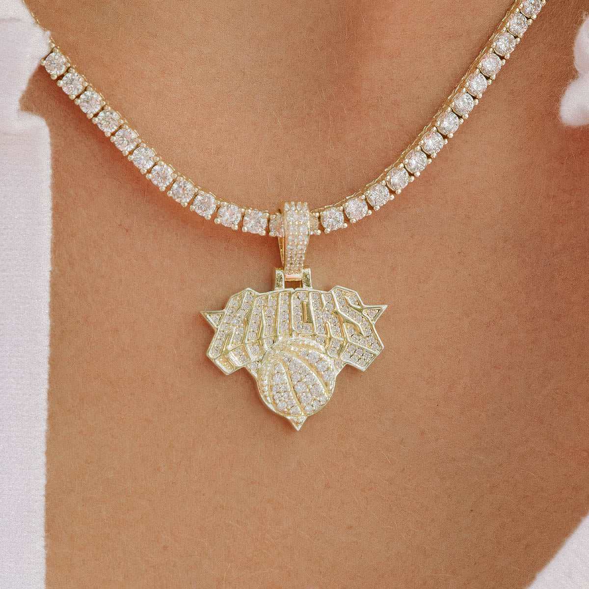 GLD Women New York Knicks Official NBA Micro Logo Pendant