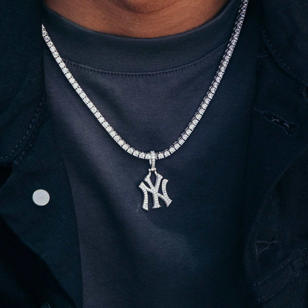 GLD PROMO New York Yankees Official MLB Micro Logo Pendant in White Gold