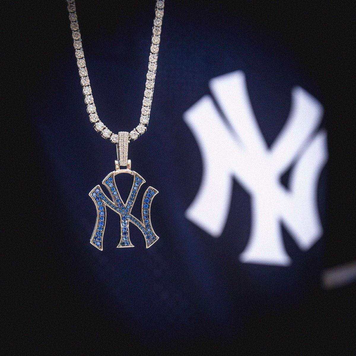 GLD PROMO New York Yankees Official MLB Logo Pendant in White Gold