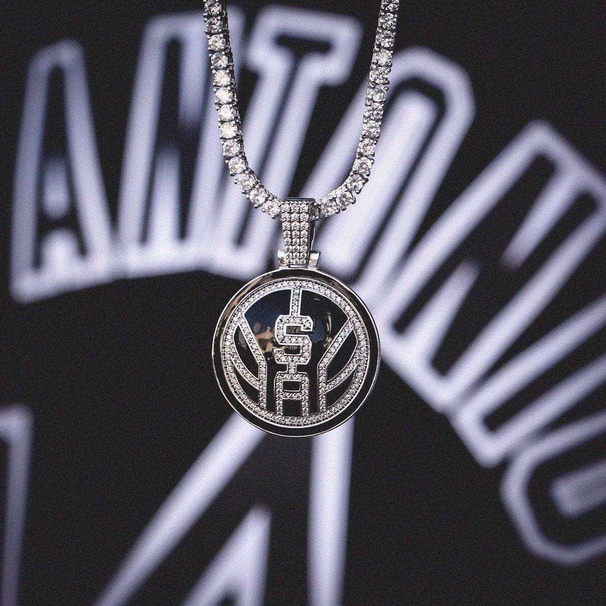 GLD Men San Antonio Spurs Official NBA Logo Pendant