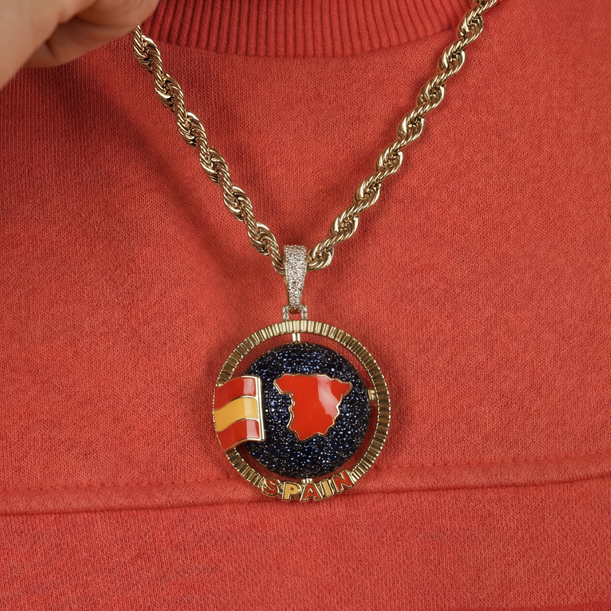 GLD Men Diamond Spain Spinning Globe Flag Pendant in Yellow Gold